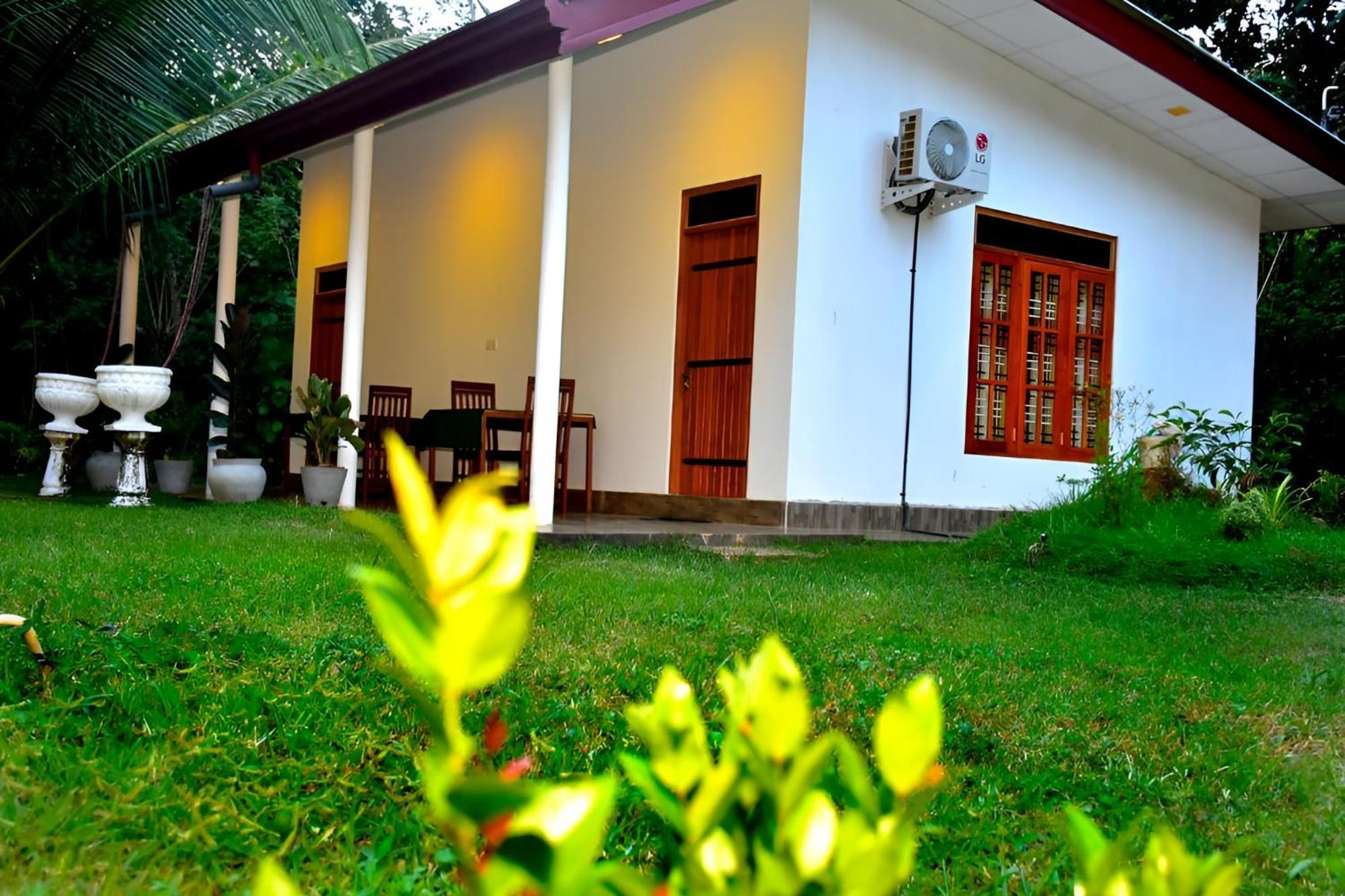 Little Ele Safari Lodge Удавалаве Экстерьер фото